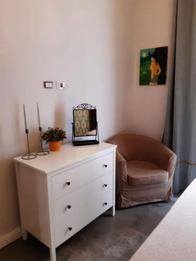 La Casa Di Flo Daire Napoli 0*,